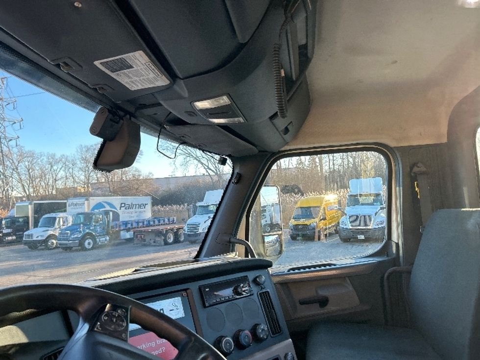 Day Cab Tractor-Heavy Duty Tractors-Freightliner-2019-T12664ST-Warren-MI-142,695\n\t\tmiles-$ 52,000 - Image 10