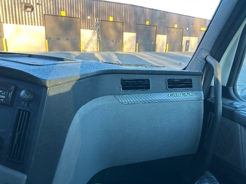 Day Cab Tractor-Heavy Duty Tractors-Freightliner-2019-T12664ST-Warren-MI-142,695\n\t\tmiles-$ 52,000 - Image 13