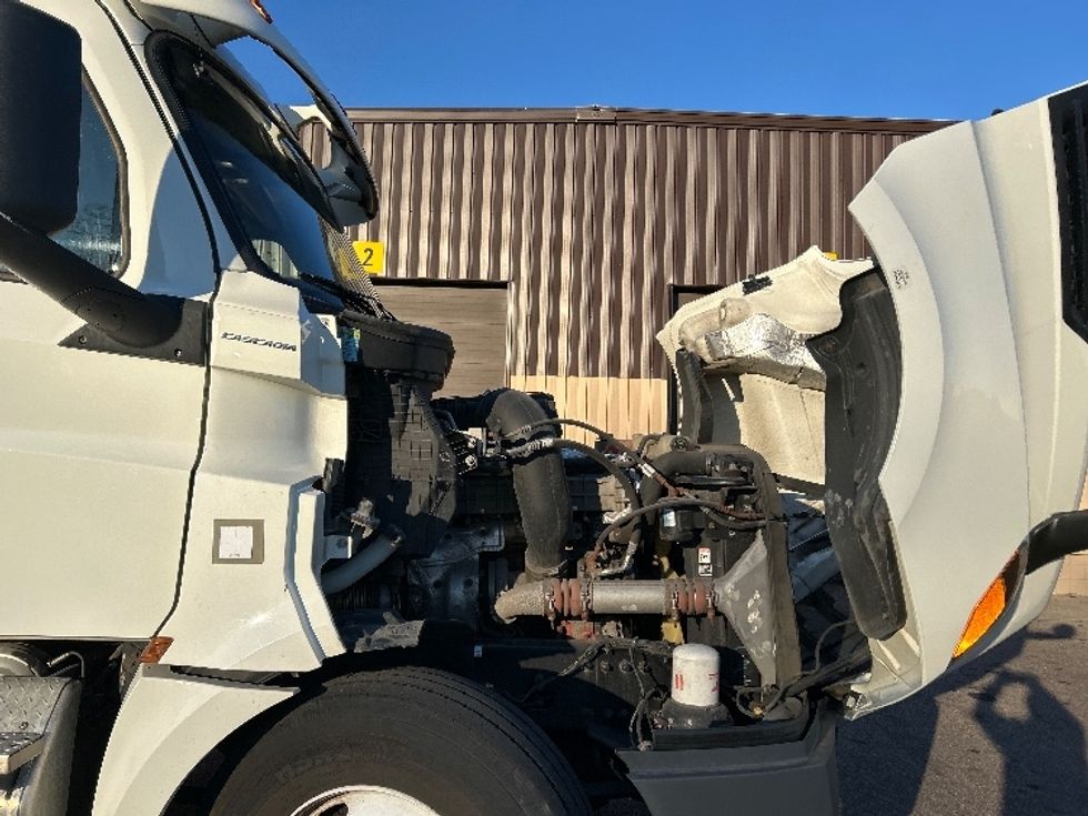 Day Cab Tractor-Heavy Duty Tractors-Freightliner-2019-T12664ST-Warren-MI-142,695\n\t\tmiles-$ 52,000 - Image 15