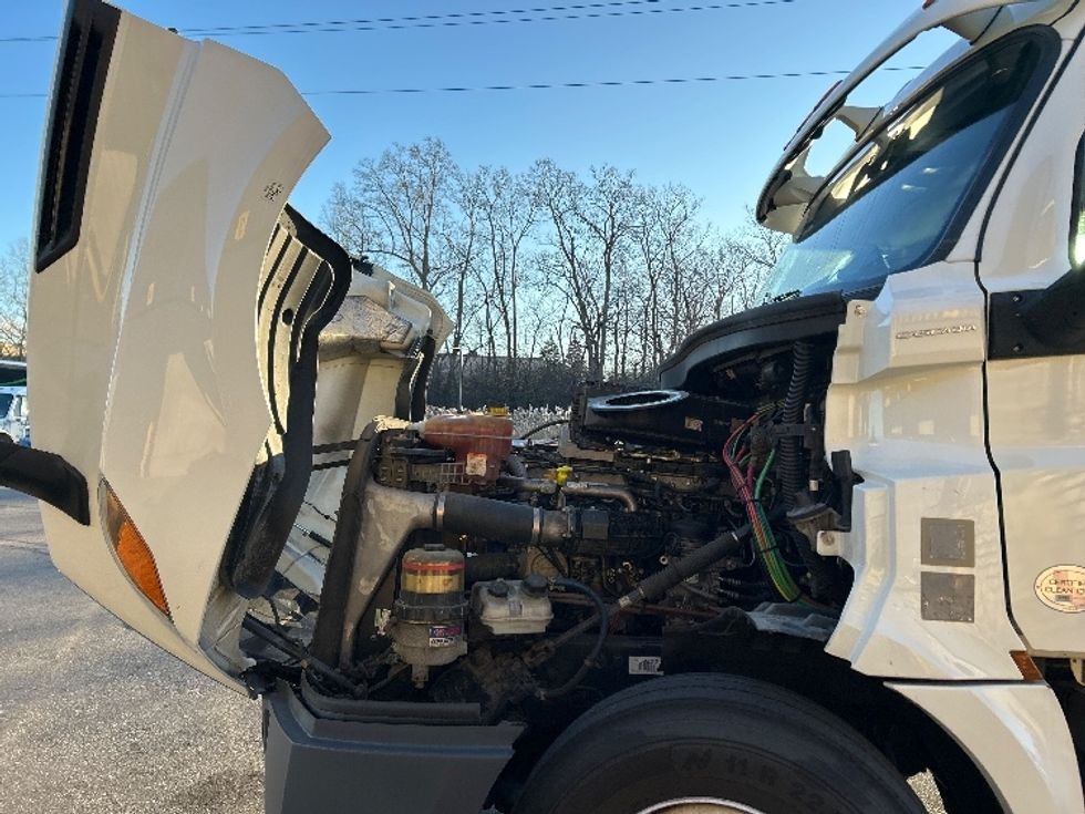 Day Cab Tractor-Heavy Duty Tractors-Freightliner-2019-T12664ST-Warren-MI-142,695\n\t\tmiles-$ 52,000 - Image 16