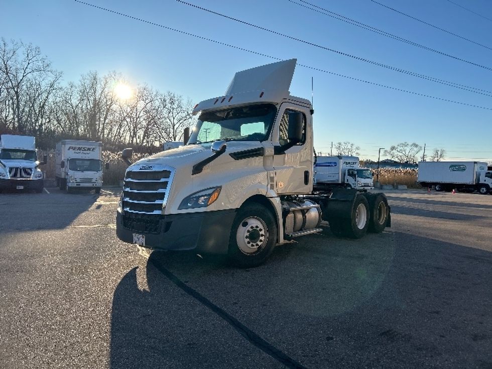 Day Cab Tractor-Heavy Duty Tractors-Freightliner-2019-T12664ST-Warren-MI-142,695\n\t\tmiles-$ 52,000 - Image 3