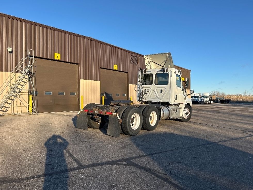 Day Cab Tractor-Heavy Duty Tractors-Freightliner-2019-T12664ST-Warren-MI-142,695\n\t\tmiles-$ 52,000 - Image 7