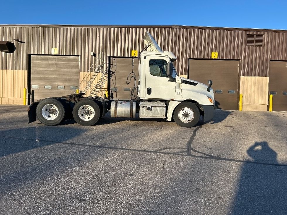 Day Cab Tractor-Heavy Duty Tractors-Freightliner-2019-T12664ST-Warren-MI-142,695\n\t\tmiles-$ 52,000 - Image 8