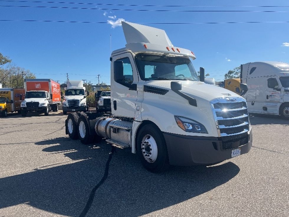 Day Cab Tractor-Heavy Duty Tractors-Freightliner-2019-T12664ST-Warren-MI-156,783\n\t\tmiles-$ 54,000 - Image 1