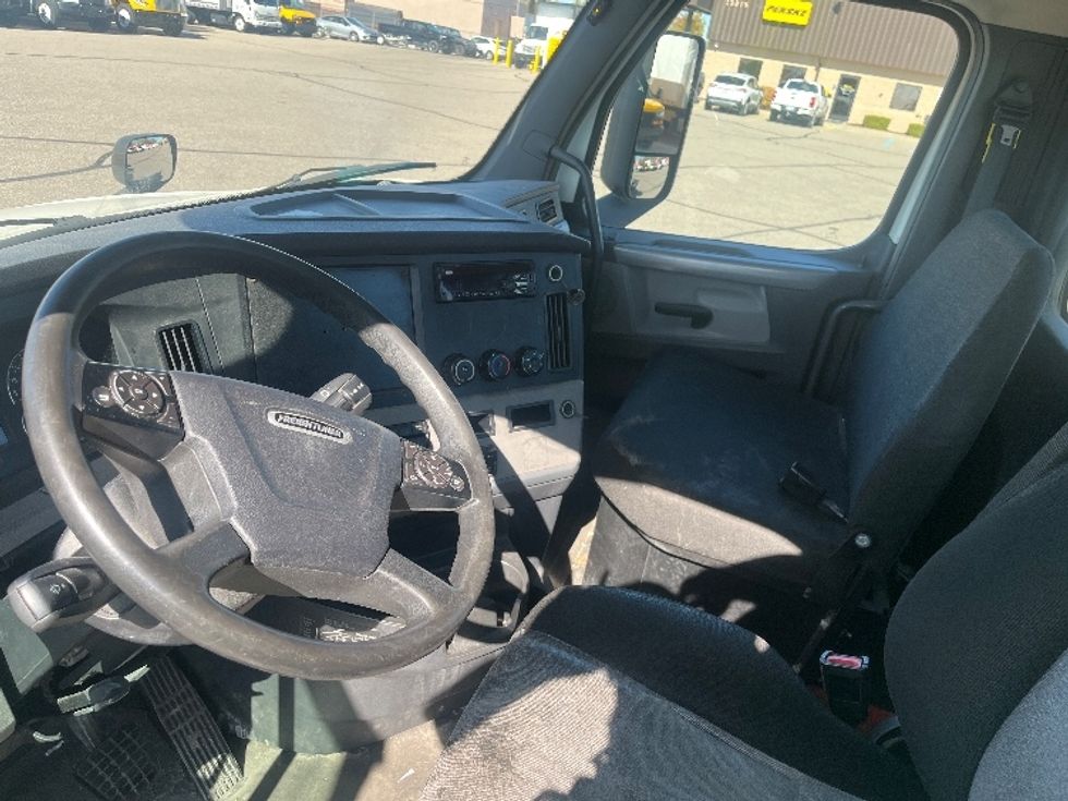 Day Cab Tractor-Heavy Duty Tractors-Freightliner-2019-T12664ST-Warren-MI-156,783\n\t\tmiles-$ 54,000 - Image 10