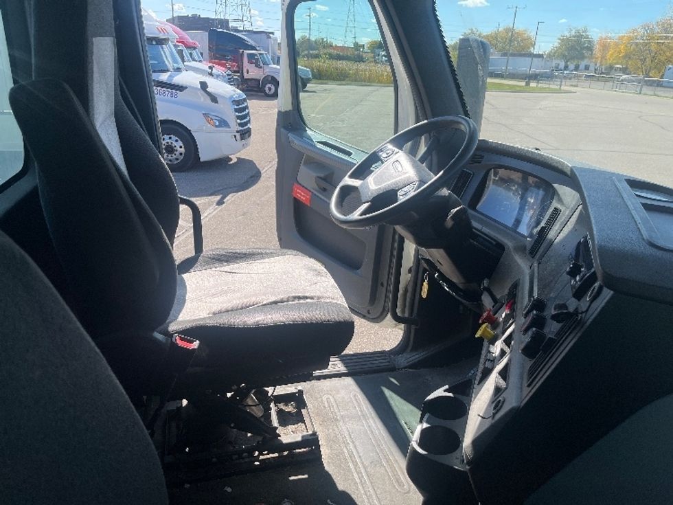 Day Cab Tractor-Heavy Duty Tractors-Freightliner-2019-T12664ST-Warren-MI-156,783\n\t\tmiles-$ 54,000 - Image 14