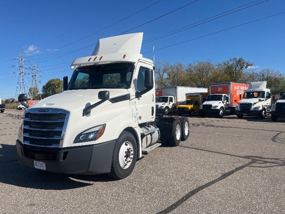 Day Cab Tractor-Heavy Duty Tractors-Freightliner-2019-T12664ST-Warren-MI-156,783\n\t\tmiles-$ 54,000 - Image 3