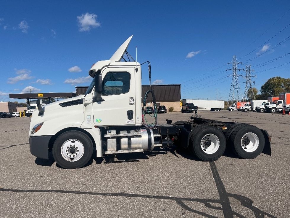 Day Cab Tractor-Heavy Duty Tractors-Freightliner-2019-T12664ST-Warren-MI-156,783\n\t\tmiles-$ 54,000 - Image 4