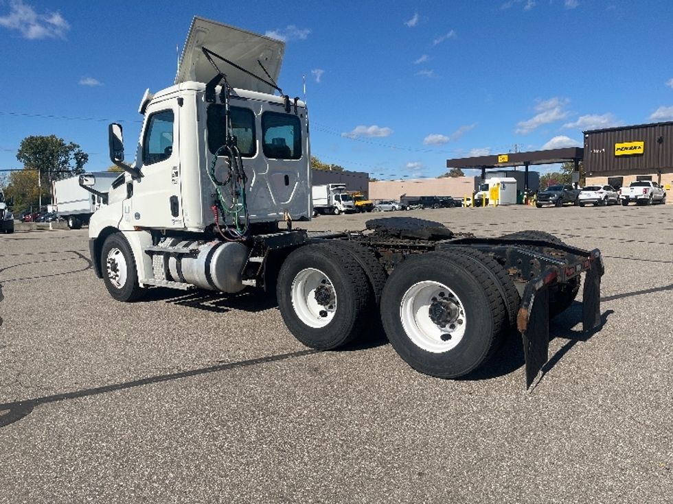 Day Cab Tractor-Heavy Duty Tractors-Freightliner-2019-T12664ST-Warren-MI-156,783\n\t\tmiles-$ 54,000 - Image 5