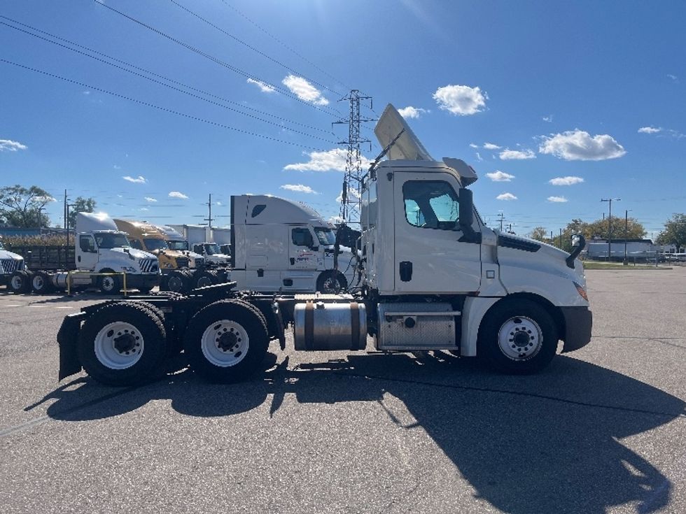 Day Cab Tractor-Heavy Duty Tractors-Freightliner-2019-T12664ST-Warren-MI-156,783\n\t\tmiles-$ 54,000 - Image 8