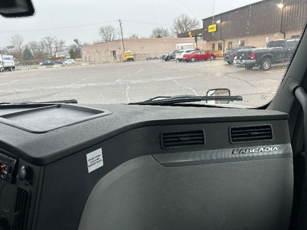 Day Cab Tractor-Heavy Duty Tractors-Freightliner-2019-T12664ST-Warren-MI-227,574\n\t\tmiles-$ 50,250 - Image 13