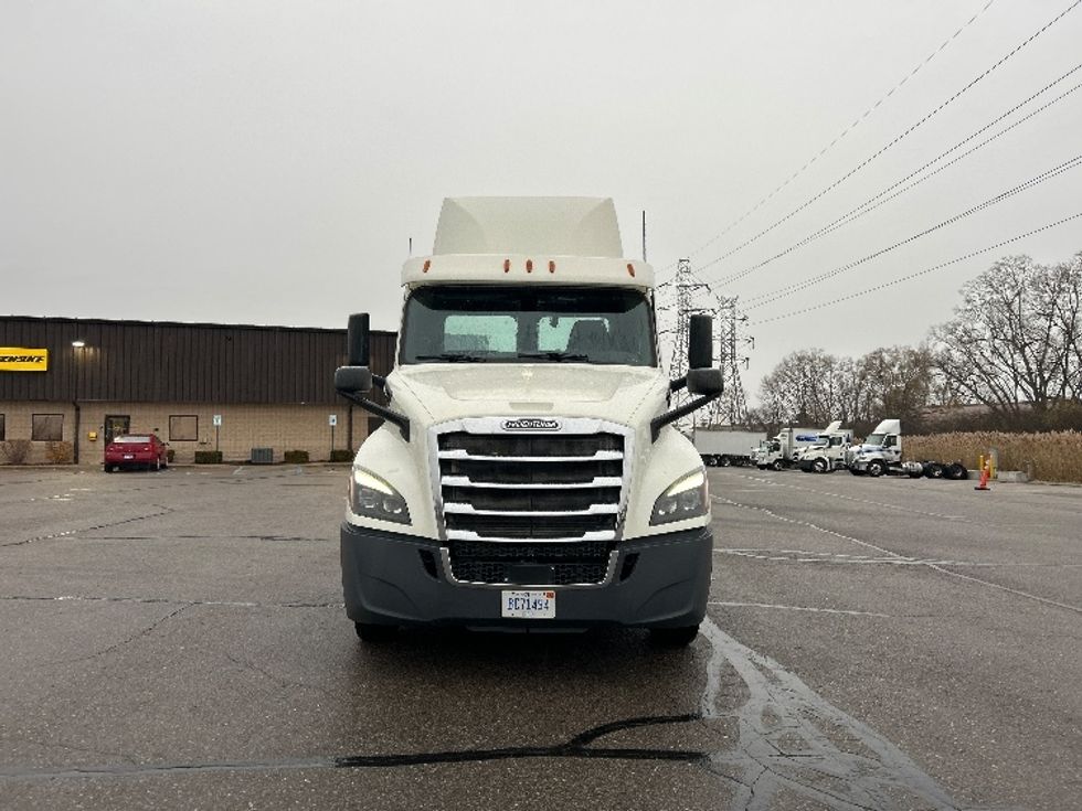 Day Cab Tractor-Heavy Duty Tractors-Freightliner-2019-T12664ST-Warren-MI-227,574\n\t\tmiles-$ 50,250 - Image 2