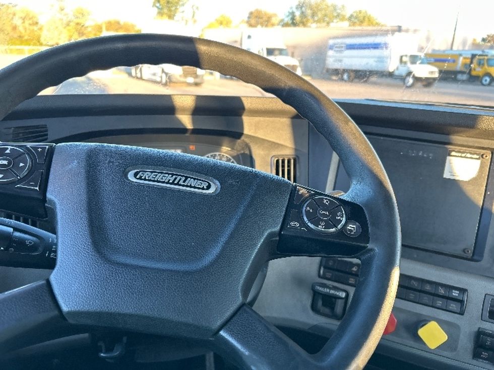 Day Cab Tractor-Heavy Duty Tractors-Freightliner-2019-T12664ST-Warren-MI-275,214\n\t\tmiles-$ 47,750 - Image 11