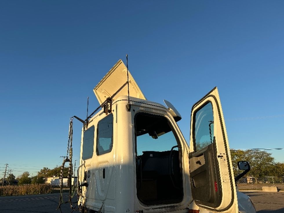 Day Cab Tractor-Heavy Duty Tractors-Freightliner-2019-T12664ST-Warren-MI-275,214\n\t\tmiles-$ 47,750 - Image 12