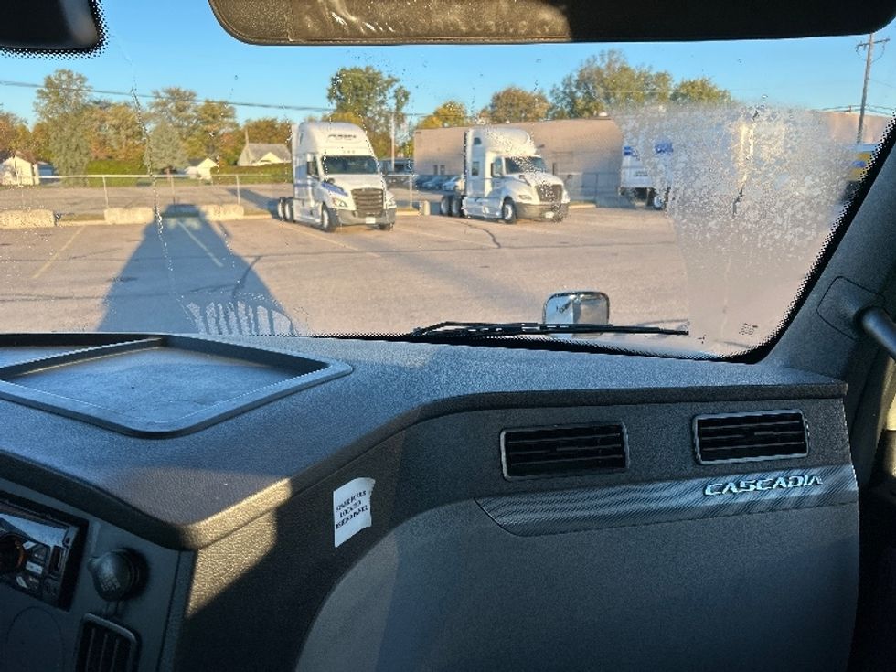 Day Cab Tractor-Heavy Duty Tractors-Freightliner-2019-T12664ST-Warren-MI-275,214\n\t\tmiles-$ 47,750 - Image 13