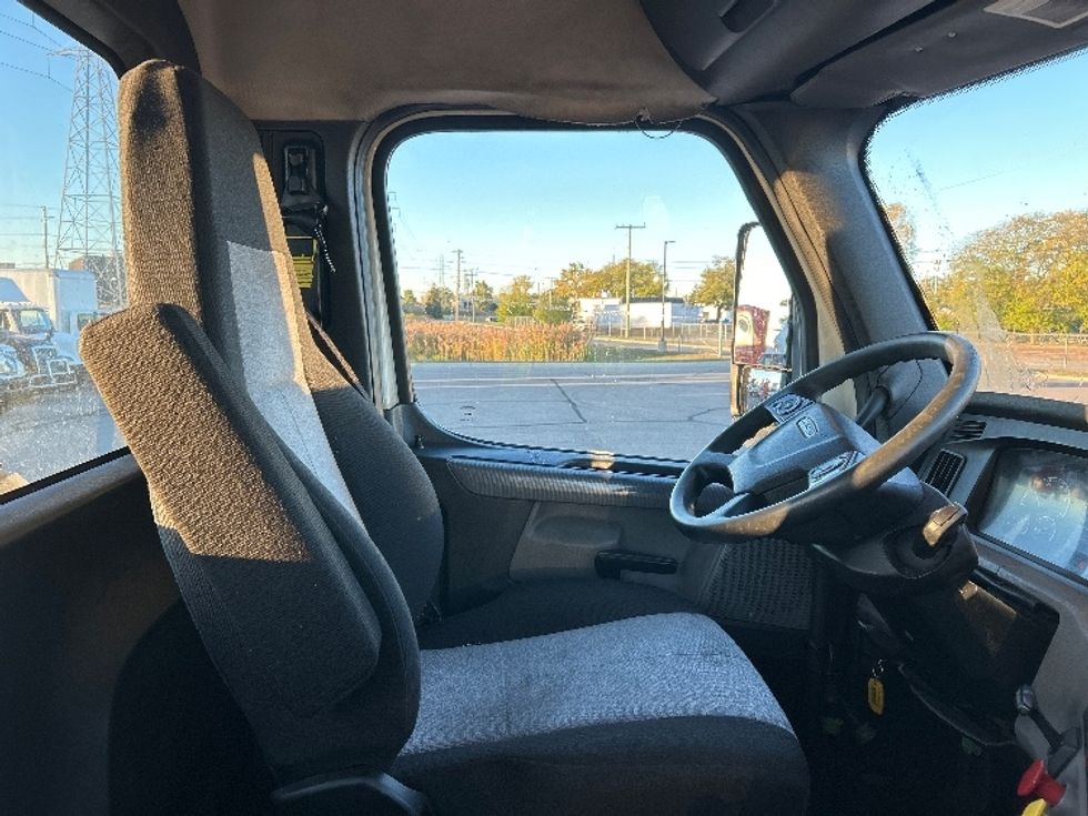 Day Cab Tractor-Heavy Duty Tractors-Freightliner-2019-T12664ST-Warren-MI-275,214\n\t\tmiles-$ 47,750 - Image 14