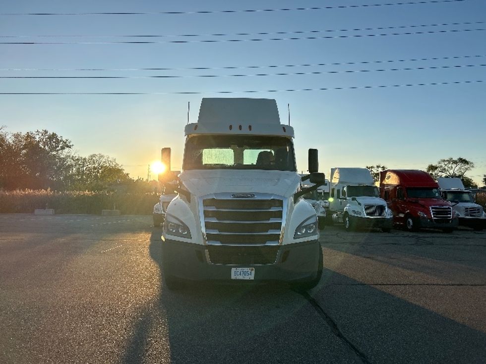 Day Cab Tractor-Heavy Duty Tractors-Freightliner-2019-T12664ST-Warren-MI-275,214\n\t\tmiles-$ 47,750 - Image 2