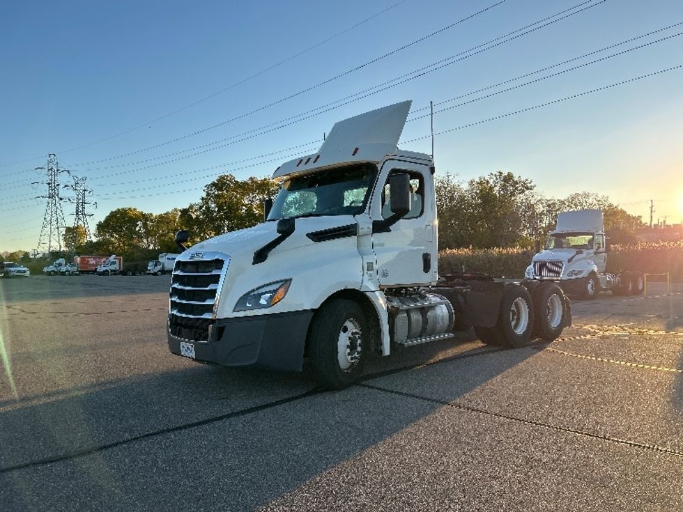 Day Cab Tractor-Heavy Duty Tractors-Freightliner-2019-T12664ST-Warren-MI-275,214\n\t\tmiles-$ 47,750 - Image 3