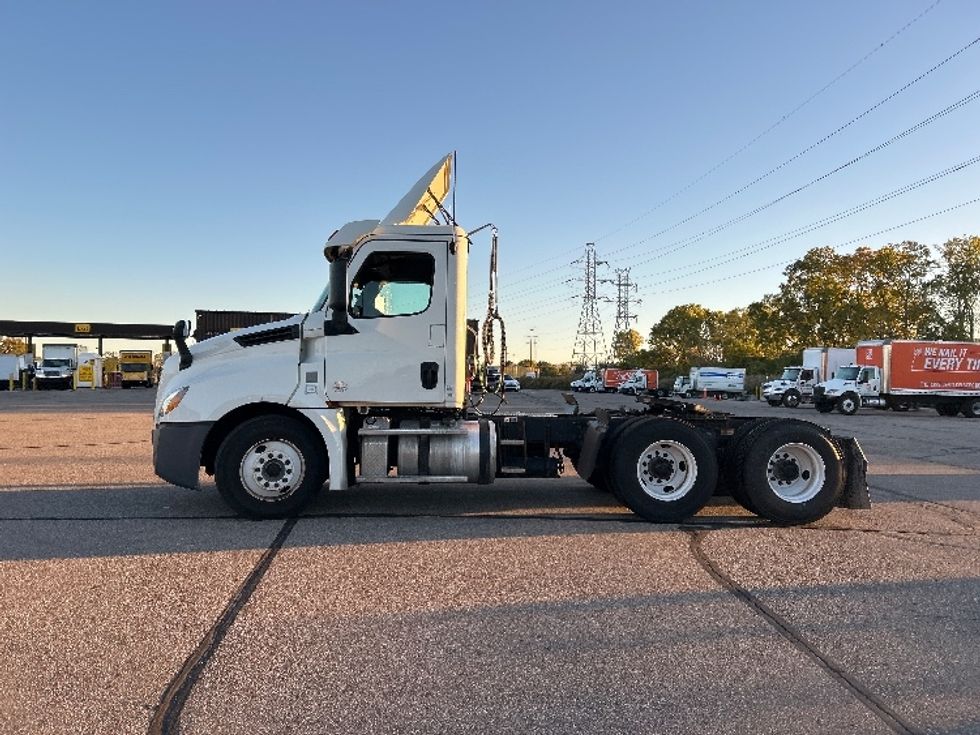 Day Cab Tractor-Heavy Duty Tractors-Freightliner-2019-T12664ST-Warren-MI-275,214\n\t\tmiles-$ 47,750 - Image 4