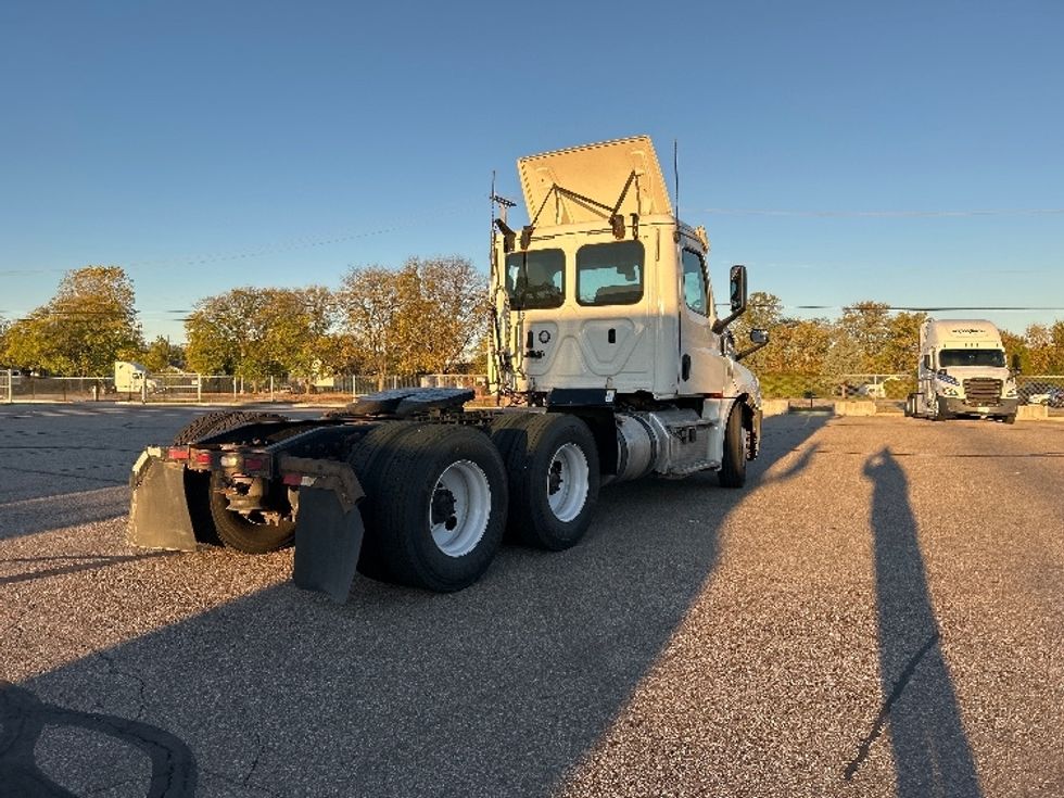 Day Cab Tractor-Heavy Duty Tractors-Freightliner-2019-T12664ST-Warren-MI-275,214\n\t\tmiles-$ 47,750 - Image 7