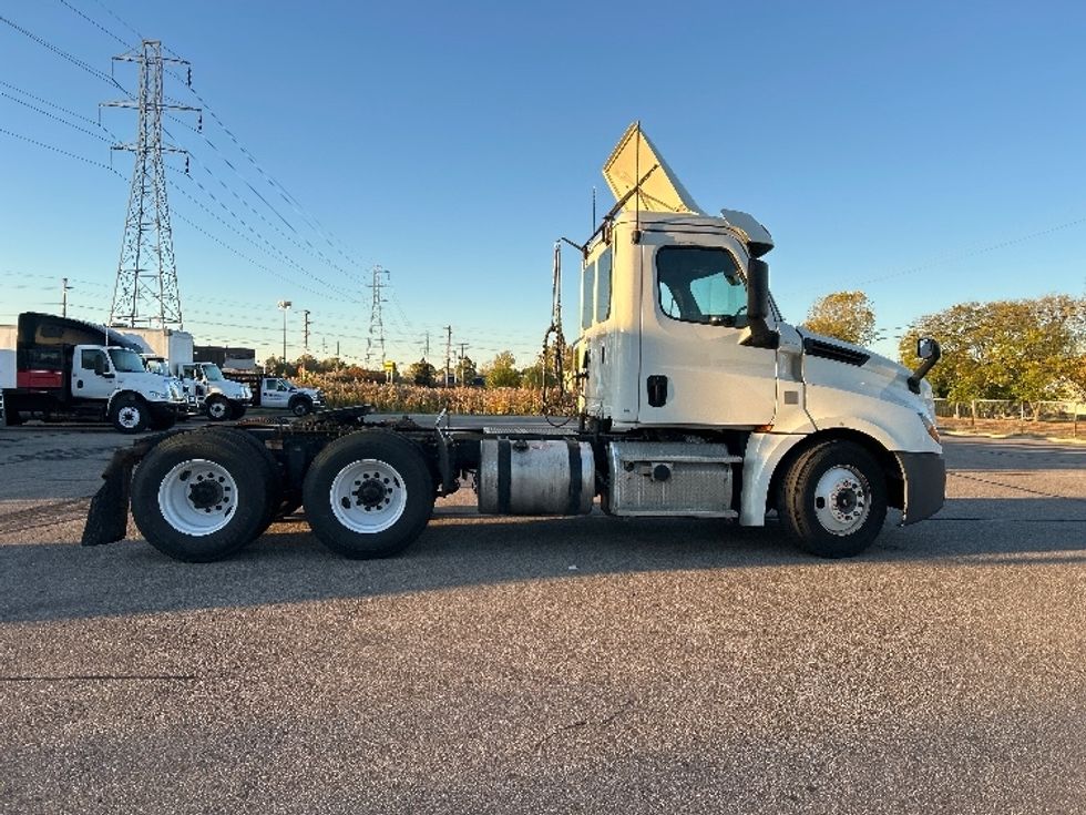 Day Cab Tractor-Heavy Duty Tractors-Freightliner-2019-T12664ST-Warren-MI-275,214\n\t\tmiles-$ 47,750 - Image 8