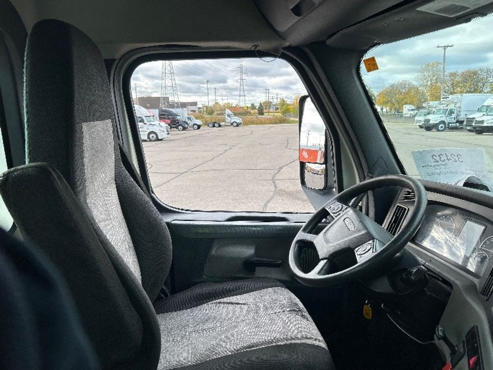 Day Cab Tractor-Heavy Duty Tractors-Freightliner-2019-T12664ST-Warren-MI-287,307\n\t\tmiles-$ 48,000 - Image 14