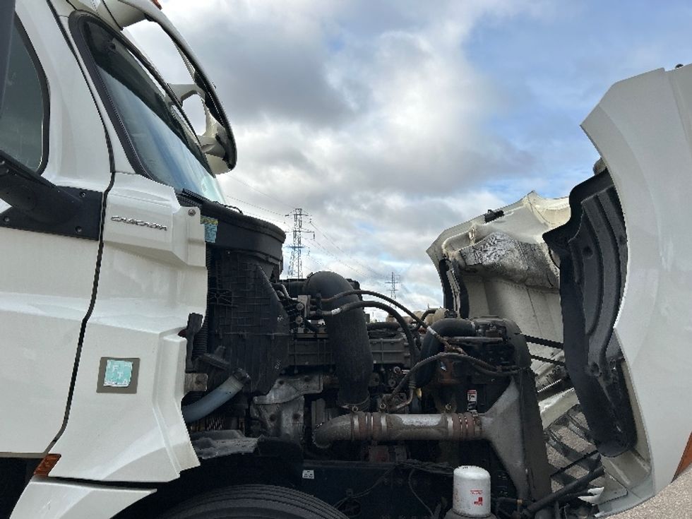 Day Cab Tractor-Heavy Duty Tractors-Freightliner-2019-T12664ST-Warren-MI-287,307\n\t\tmiles-$ 48,000 - Image 15