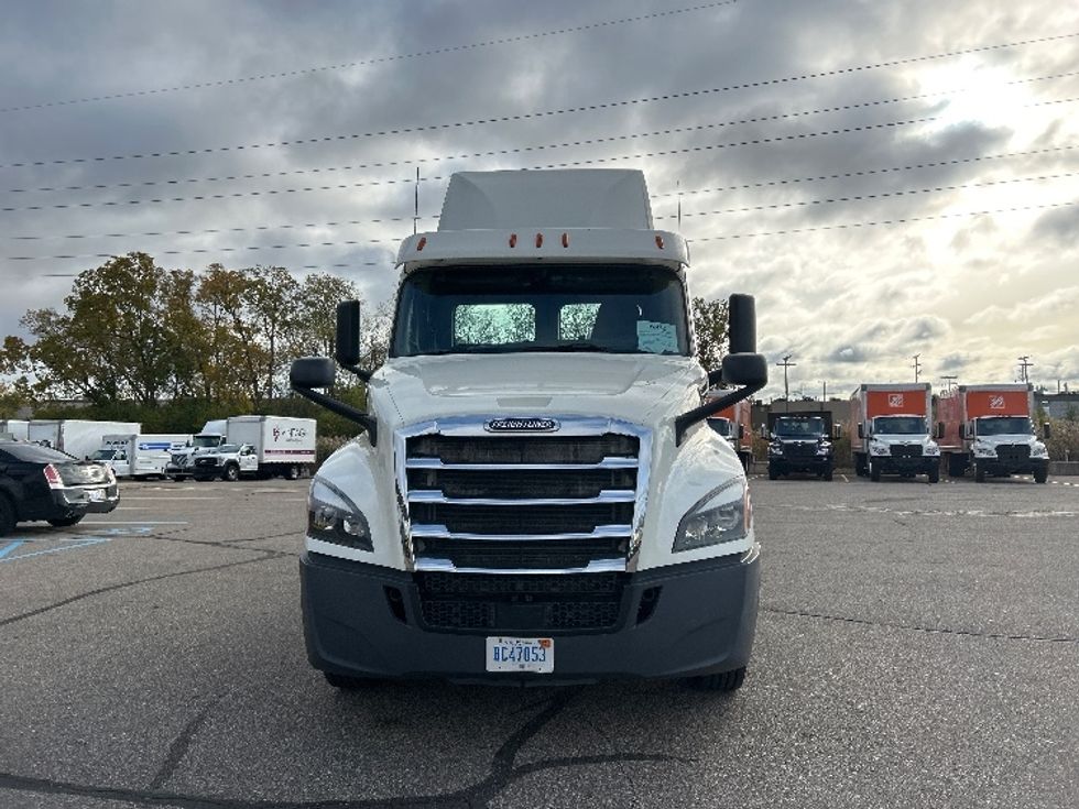 Day Cab Tractor-Heavy Duty Tractors-Freightliner-2019-T12664ST-Warren-MI-287,307\n\t\tmiles-$ 48,000 - Image 2
