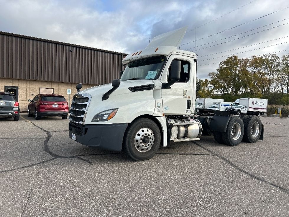 Day Cab Tractor-Heavy Duty Tractors-Freightliner-2019-T12664ST-Warren-MI-287,307\n\t\tmiles-$ 48,000 - Image 3
