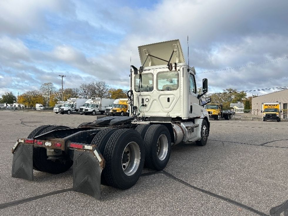 Day Cab Tractor-Heavy Duty Tractors-Freightliner-2019-T12664ST-Warren-MI-287,307\n\t\tmiles-$ 48,000 - Image 7