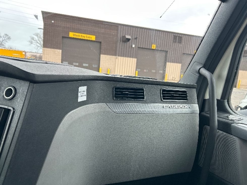 Day Cab Tractor-Heavy Duty Tractors-Freightliner-2019-T12664ST-Warren-MI-311,037\n\t\tmiles-$ 47,000 - Image 13