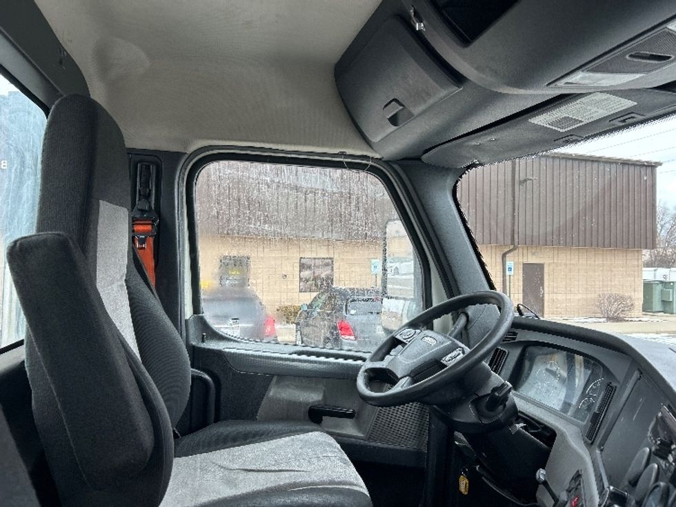 Day Cab Tractor-Heavy Duty Tractors-Freightliner-2019-T12664ST-Warren-MI-311,037\n\t\tmiles-$ 47,000 - Image 14