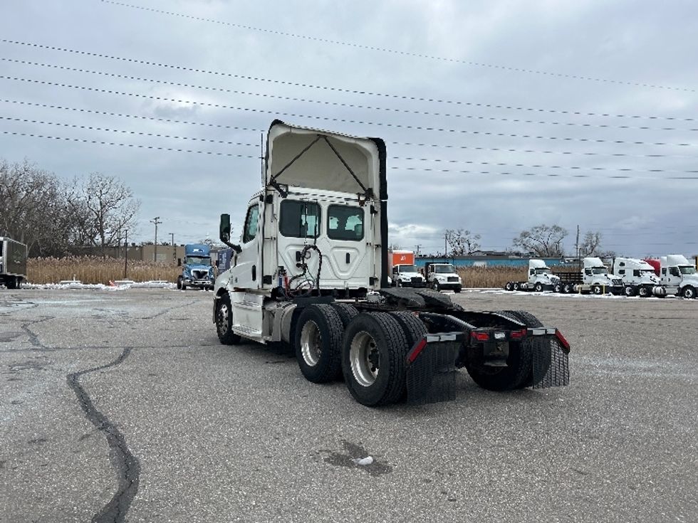Day Cab Tractor-Heavy Duty Tractors-Freightliner-2019-T12664ST-Warren-MI-311,037\n\t\tmiles-$ 47,000 - Image 5