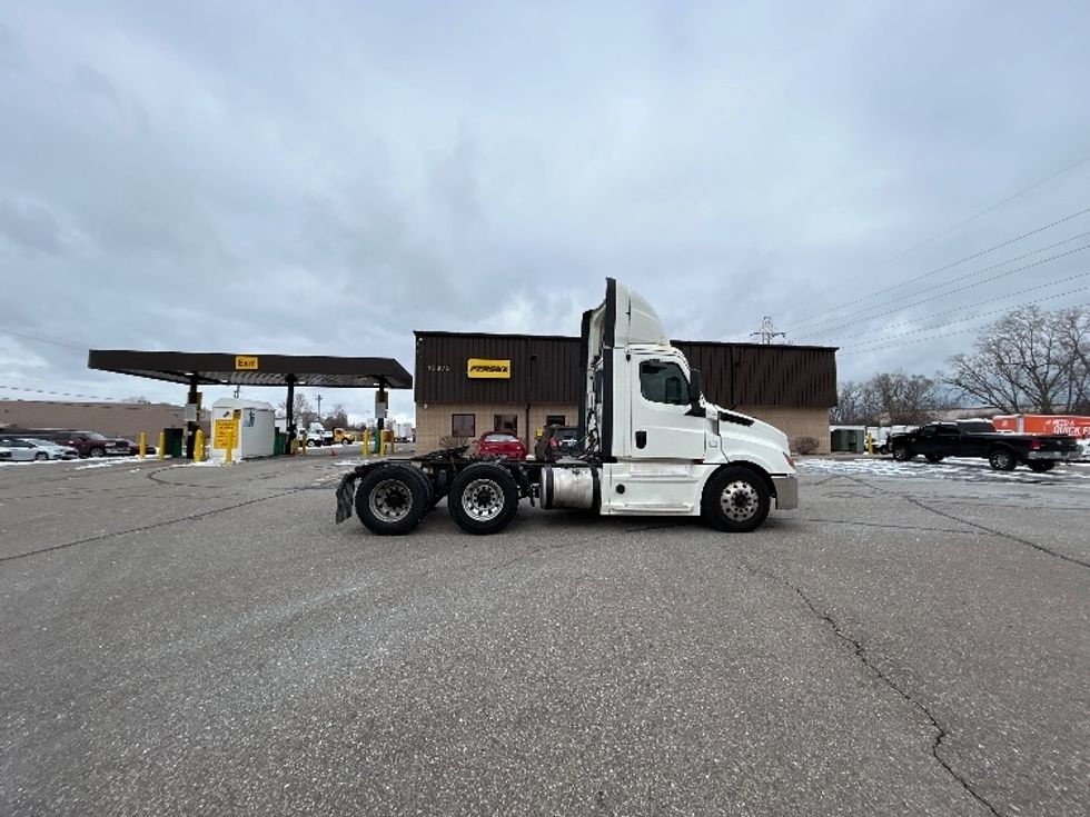 Day Cab Tractor-Heavy Duty Tractors-Freightliner-2019-T12664ST-Warren-MI-311,037\n\t\tmiles-$ 47,000 - Image 8