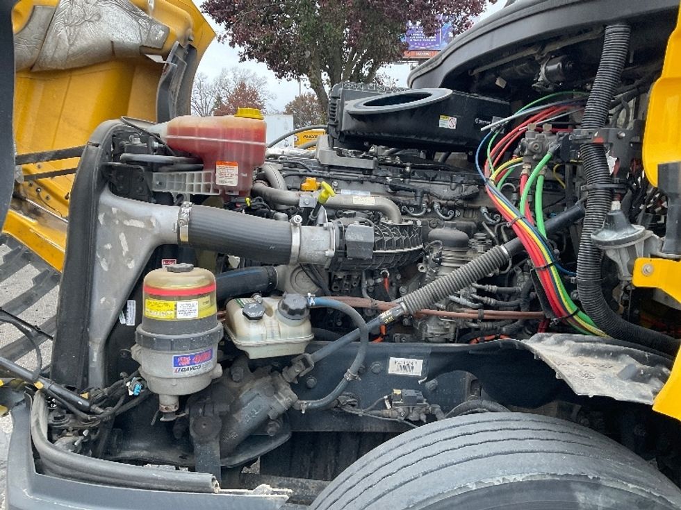 Day Cab Tractor-Heavy Duty Tractors-Freightliner-2019-T12664ST-Warren-MI-449,738\n\t\tmiles-$ 35,000 - Image 16