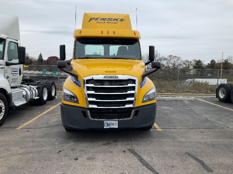 Day Cab Tractor-Heavy Duty Tractors-Freightliner-2019-T12664ST-Warren-MI-449,738\n\t\tmiles-$ 35,000 - Image 2