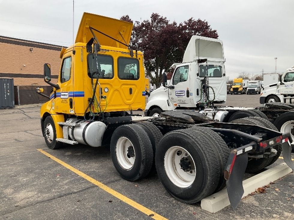 Day Cab Tractor-Heavy Duty Tractors-Freightliner-2019-T12664ST-Warren-MI-449,738\n\t\tmiles-$ 35,000 - Image 5