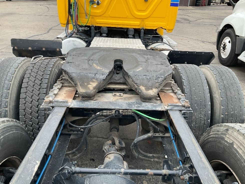 Day Cab Tractor-Heavy Duty Tractors-Freightliner-2019-T12664ST-Warren-MI-449,738\n\t\tmiles-$ 35,000 - Image 6