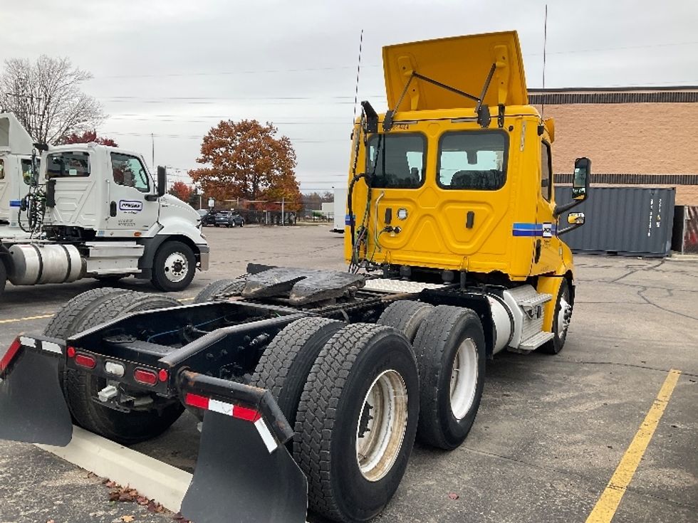 Day Cab Tractor-Heavy Duty Tractors-Freightliner-2019-T12664ST-Warren-MI-449,738\n\t\tmiles-$ 35,000 - Image 7