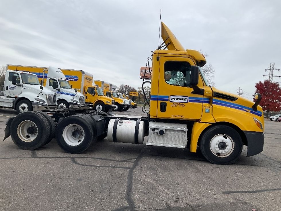 Day Cab Tractor-Heavy Duty Tractors-Freightliner-2019-T12664ST-Warren-MI-449,738\n\t\tmiles-$ 35,000 - Image 8