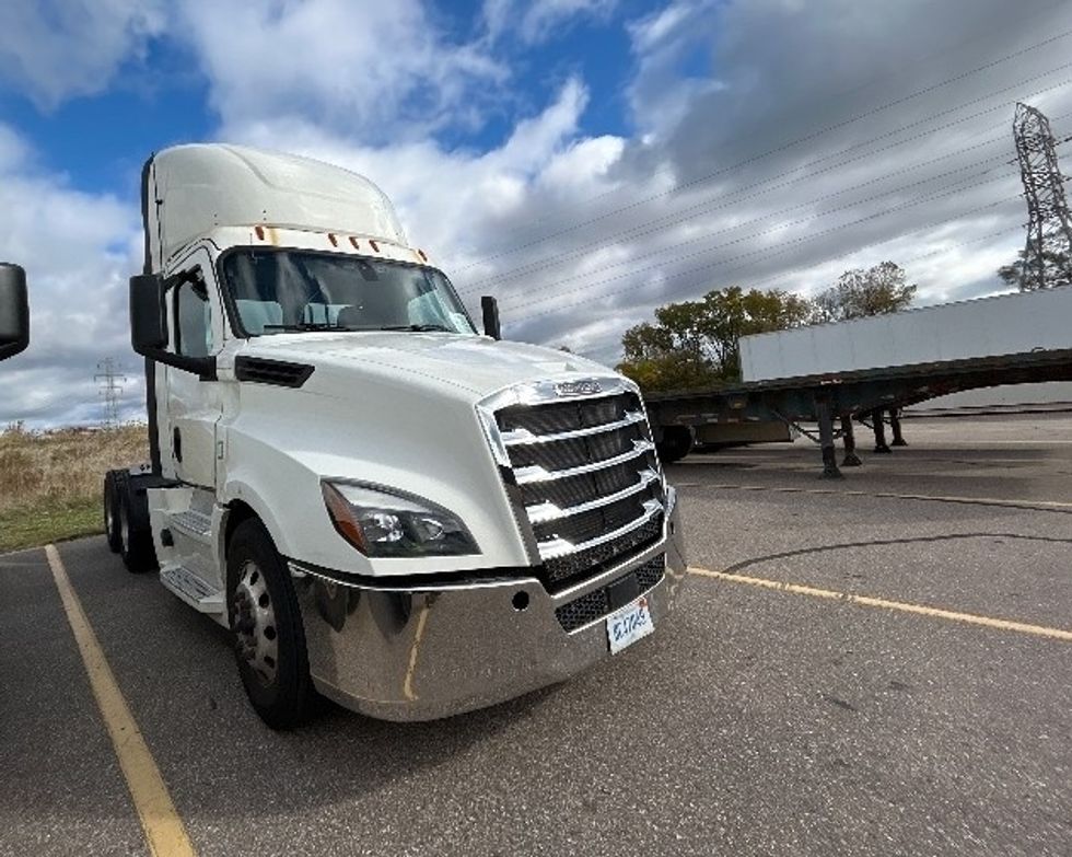 Day Cab Tractor-Heavy Duty Tractors-Freightliner-2019-T12664ST-Warren-MI-478,322\n\t\tmiles-$ 38,500 - Image 1