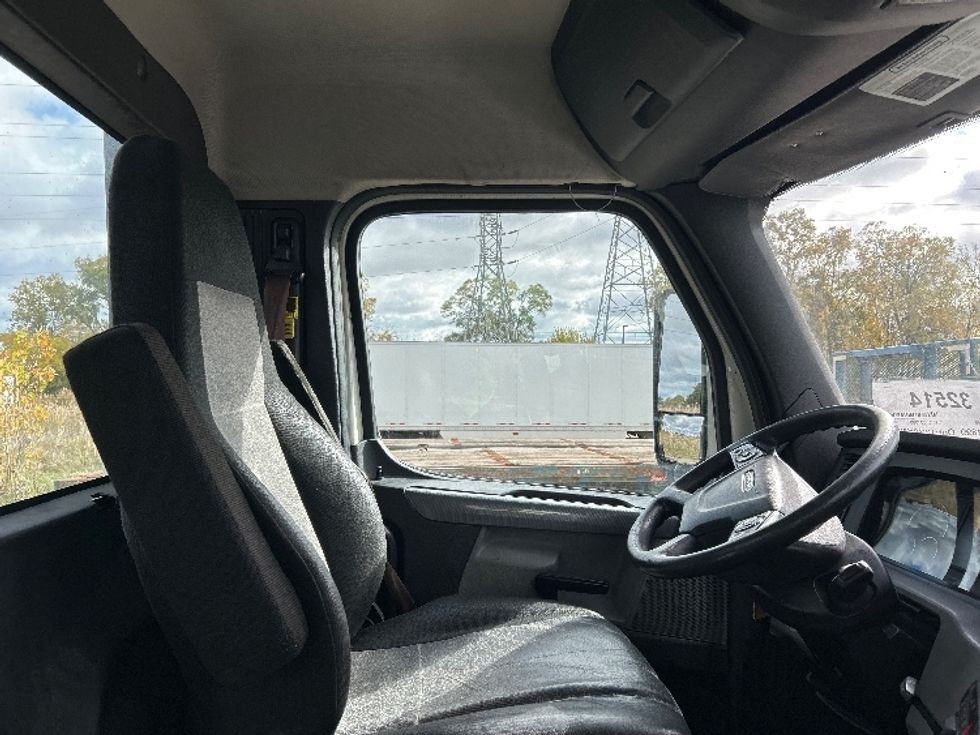 Day Cab Tractor-Heavy Duty Tractors-Freightliner-2019-T12664ST-Warren-MI-478,322\n\t\tmiles-$ 38,500 - Image 14