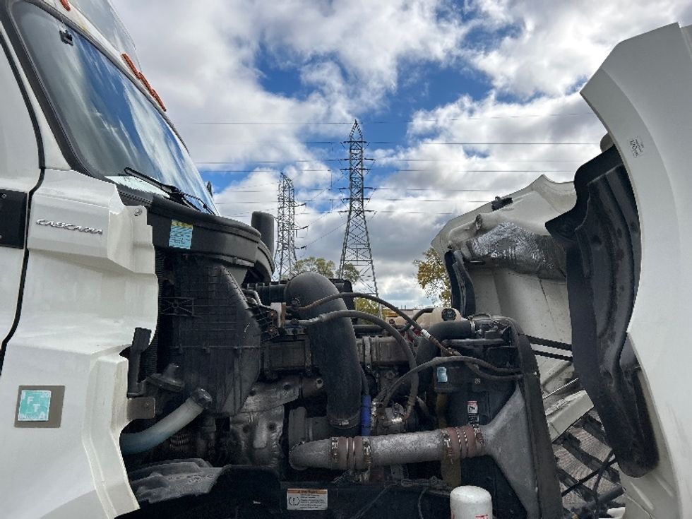 Day Cab Tractor-Heavy Duty Tractors-Freightliner-2019-T12664ST-Warren-MI-478,322\n\t\tmiles-$ 38,500 - Image 15