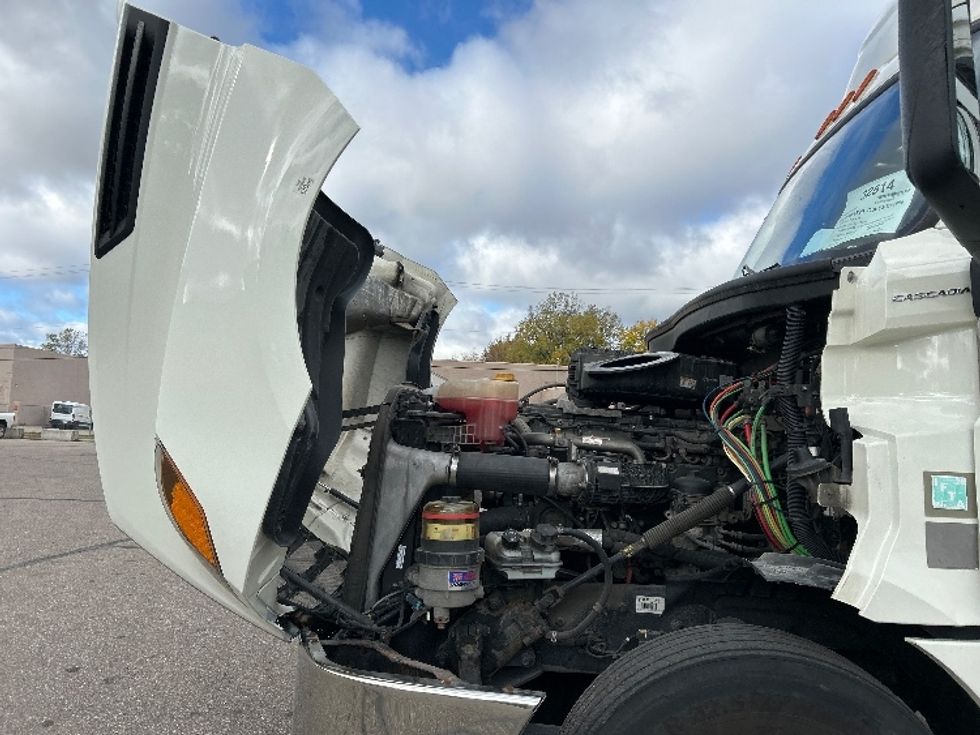 Day Cab Tractor-Heavy Duty Tractors-Freightliner-2019-T12664ST-Warren-MI-478,322\n\t\tmiles-$ 38,500 - Image 16
