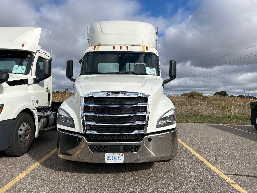 Day Cab Tractor-Heavy Duty Tractors-Freightliner-2019-T12664ST-Warren-MI-478,322\n\t\tmiles-$ 38,500 - Image 2