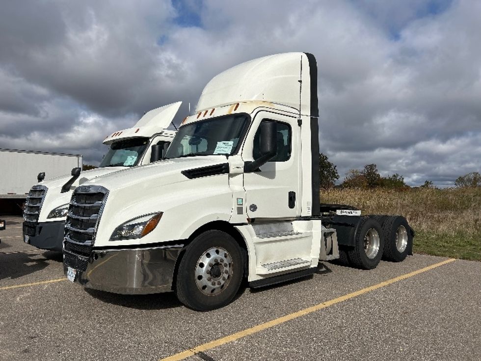 Day Cab Tractor-Heavy Duty Tractors-Freightliner-2019-T12664ST-Warren-MI-478,322\n\t\tmiles-$ 38,500 - Image 3