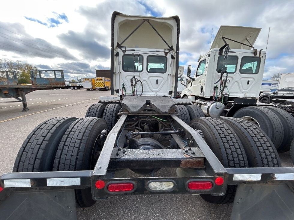Day Cab Tractor-Heavy Duty Tractors-Freightliner-2019-T12664ST-Warren-MI-478,322\n\t\tmiles-$ 38,500 - Image 6