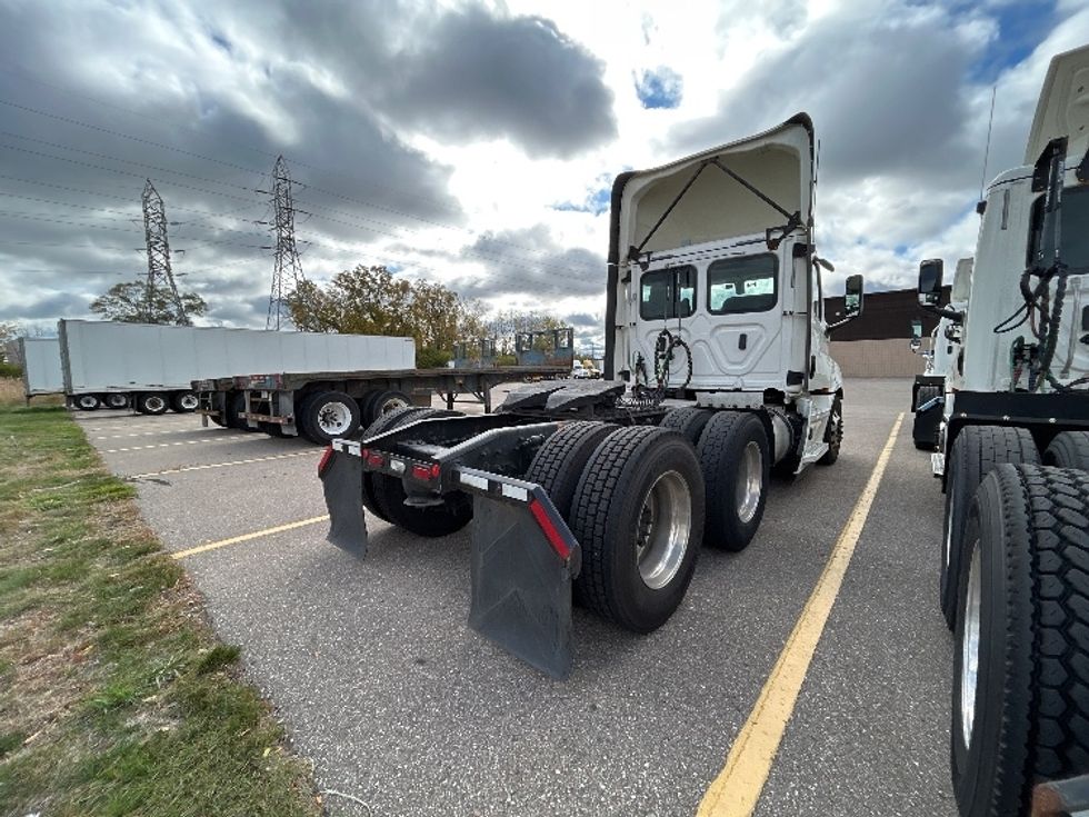 Day Cab Tractor-Heavy Duty Tractors-Freightliner-2019-T12664ST-Warren-MI-478,322\n\t\tmiles-$ 38,500 - Image 7