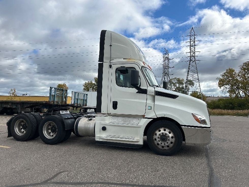 Day Cab Tractor-Heavy Duty Tractors-Freightliner-2019-T12664ST-Warren-MI-478,322\n\t\tmiles-$ 38,500 - Image 8
