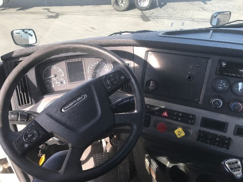 Day Cab Tractor-Heavy Duty Tractors-Freightliner-2019-T12664ST-Watertown-NY-362,489\n\t\tmiles-$ 46,250 - Image 11